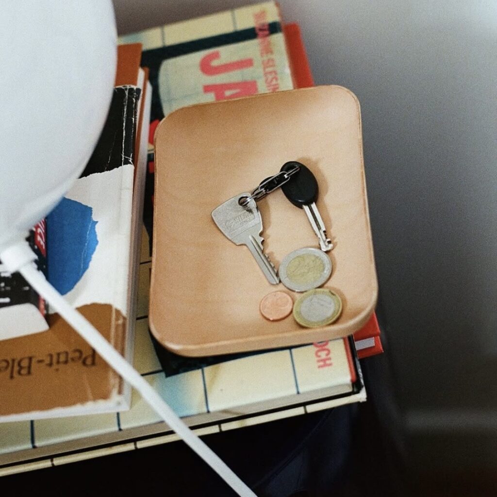 Laperruque vide-poche cuir